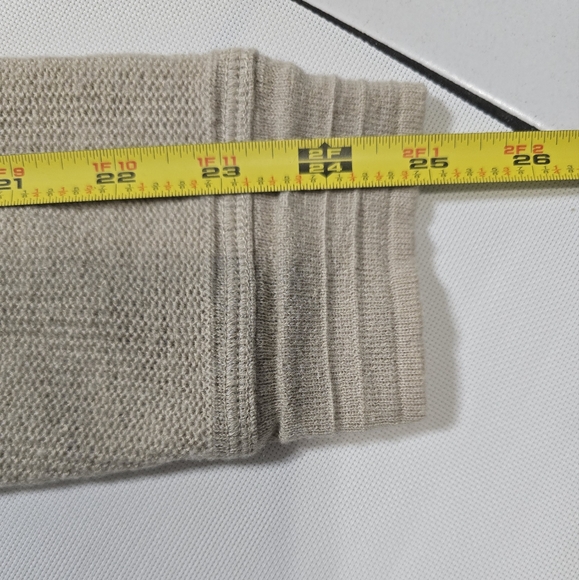 Burberry Merino Wool V Neckline  Light Men's Sweater. Size M. - Picture 6 of 8